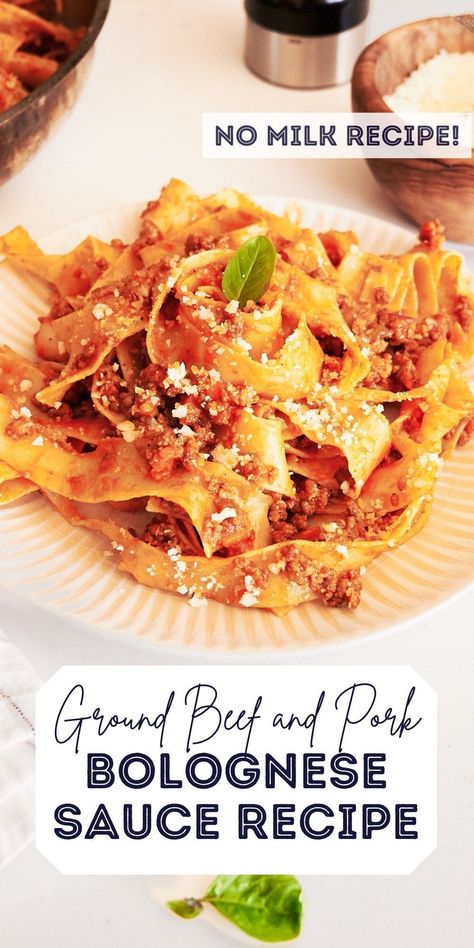 An authentic and easy bolognese sauce recipe with ground beef and pork. Inspired by the official recipe from Bologna, Italy. The best bolognese (and it is made without milk) the whole family will love! Pork Bolognese Sauce, Pork Bolognese, Beef Bolognese Recipe, Easy Bolognese Sauce, Easy Entertaining Food, Easy Bolognese, Homemade Pasta Sauce Recipe, Bolognese Sauce Authentic, Homemade Bolognese Sauce