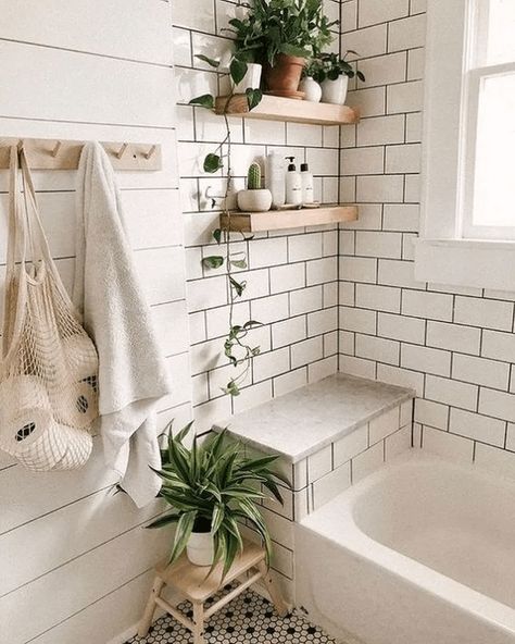 30 Fascinating Simple Apartment Bathroom Decor Ideas - Sleek and functional, an apartment bathroom is designed to cope with limited space and busy lives. Choose simple shapes and gleaming plain surfaces fo... Makeover Kamar Mandi, Modern Vintage Bathroom, Modern Small Bathrooms, Bad Inspiration, Small Bathroom Makeover, Interior Vintage, Decor Eclectic, Modern Bathroom Decor, Design Jobs