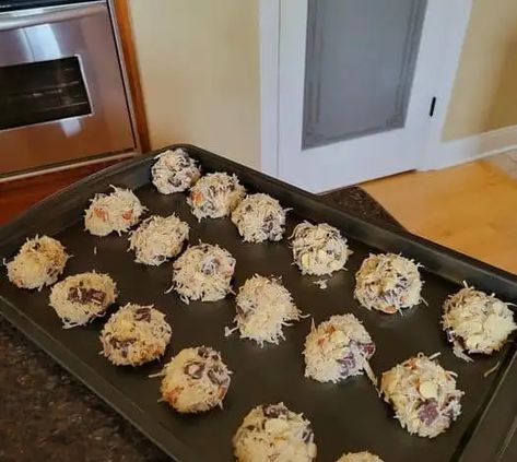 0-Point Almond Joy Cookies with Weight Watchers Points - Dieter24 Weight Watcher Cookies, Joy Cookies, Almond Joy Cookies, Points Recipes, Ww Desserts, Healthy Snack Options, Weight Watchers Desserts, Almond Joy, Baked Banana