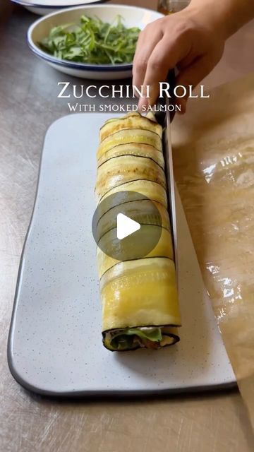 Zucchini Rolls Recipes, Zucchini Sushi Rolls, Salmon And Zucchini Recipes, Zucchini Sushi, Salmon Zucchini, Zucchini Roll, Salmon Appetizer, Sushi Recipes Homemade, Zucchini Rolls