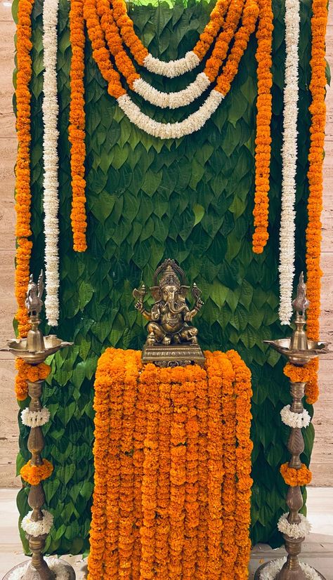 Pooja Decoration Backdrop, Simple Vinayaka Chavithi Decorations, Simple Wedding Decorations Indian At Home, Vinayaka Chavithi Decoration At Home Simple, Festival Decorations Indian, Pithi Decoration Stage, Pooja Decoration, Pooja Backdrop Decoration Diy, Vinayaka Chavithi Decoration At Home