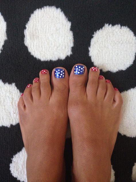 4th Of July Nails Polka Dots, 4 Th Of July Toe Nails, Fourth Of July Toenails Designs, 4th Of July Nails Pedicure, Easy 4th Of July Toenail Designs, 4th Of July Pedicure Designs, Forth Of July Toenails, Red White Blue Toenails, Patriotic Toe Nails 4th Of July