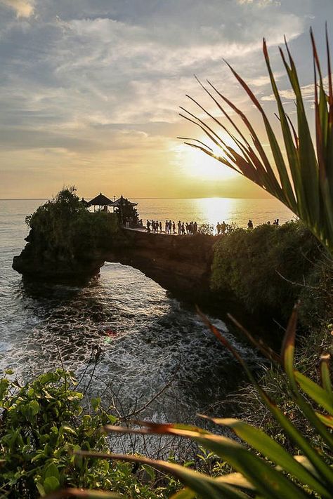 Tanah Lot, Bali, Indonesia Tanah Lot Temple, Temple Bali, Voyage Bali, Bali Lombok, Bali Hai, Gili Island, Bali Island, Travel Club, Seminyak