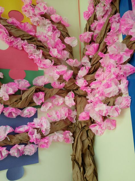 Spring Tree Bulletin Board Ideas, Cherry Blossom Bulletin Board, Cherry Blossom Tree Craft, Classroom Family Tree, Spring Tree Art, Blossom Craft, Arts And Crafts For Kids Toddlers, Class Tree, Classroom Tree