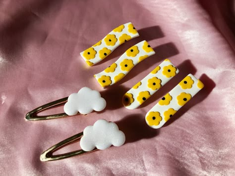 hair barettes with yellow daisies and clouds Diy Clay Hair Accessories, Clay Hair Clips Diy, How To Make Polymer Clay Hair Clips, Polymer Clay Clips, Clay Clips, Clay Hair Clips, Polymer Clay Hair Clips, Air Dry Clay Hair Clip, Clay Clips Hair