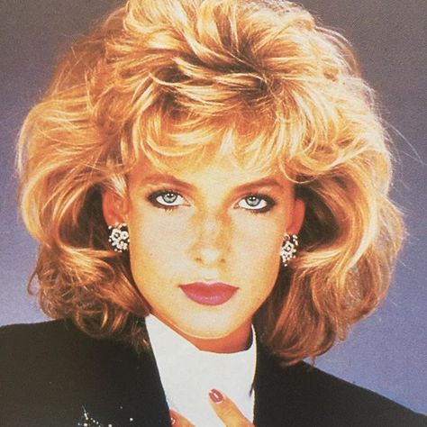 Hair And Beauty Like Its 1985 on Instagram: “"Modern perms, used properly, should leave your hair shining and lustrous, but perming is nevertheless a chemical process that alters the…” Eighties Hair, 80s Haircuts, 80s Big Hair, 1980s Hair, New Hair Do, Bouffant Hair, Teased Hair, How To Cut Bangs, 80s Hair