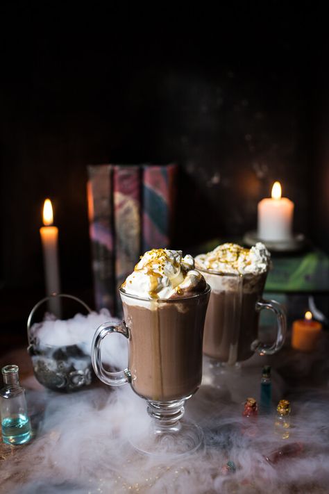 Pumpkin Butterbeer Hot Chocolate (VIDEO). Halloween Punch Recipes, Harry Potter Recipes, Easy Fall Dinners, Chocolate Videos, Butterbeer Recipe, Butterscotch Sauce, Fall Dinner Party, Chocolate Pumpkin, Dinner Party Menu