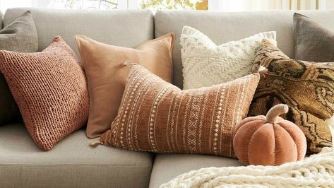 Cognac Throw Pillows, Throw Pillows For Brown Couch Leather Sofas, Boho Living Room Pillows, Light Brown Couch Pillow Ideas, Earthy Pillow Combinations, Throw Pillows Fall, Boho Pillow Combinations, Throw Pillows Tan Couch, Fall Living Room Pillows