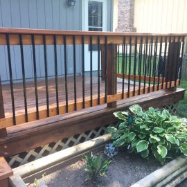 Unique Deck Railing Ideas, Front Porch Railing Ideas, Deck Railing Diy, Deck Railing Kits, Wood Deck Railing, Porch Railing Designs, Metal Deck Railing, Deck Rails, Aluminum Railing Deck