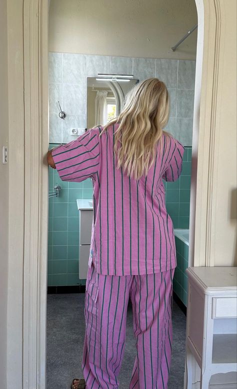 Pijama Set Aesthetic, Amanda Djerf, Weekend Reset, Pajama Day, Kendall Style, Cute Pjs, Paris Chic, Cute Pajama Sets, Pink Set