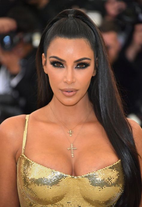 Olive Skin Tone Makeup, Celebrities Makeup, Estilo Kim Kardashian, Olive Complexion, Tone Makeup, Kardashian Makeup, Skin Tone Makeup, Kim Kardashian Makeup, Kim Kardashian Hair