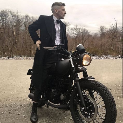 Even Arthur Shelby rides a @muttmotorcycles   Follow us @gentlebikers for the best... Paul Anderson Peaky Blinders, Arthur Shelby, Peaky Blinders Wallpaper, Best Motorbike, Stylish Bike, Cillian Murphy Peaky Blinders, Boardwalk Empire, Biker Life, Motorcycle Style