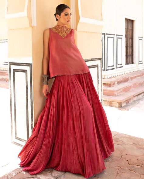 Instagram Skirt For Wedding, Indian Clothes Women, Lehenga Pattern, Skirt And Top Dress, Indian Fashion Trends, Kaftan Designs, Traditional Indian Dress, Desi Fashion Casual, Festive Collection