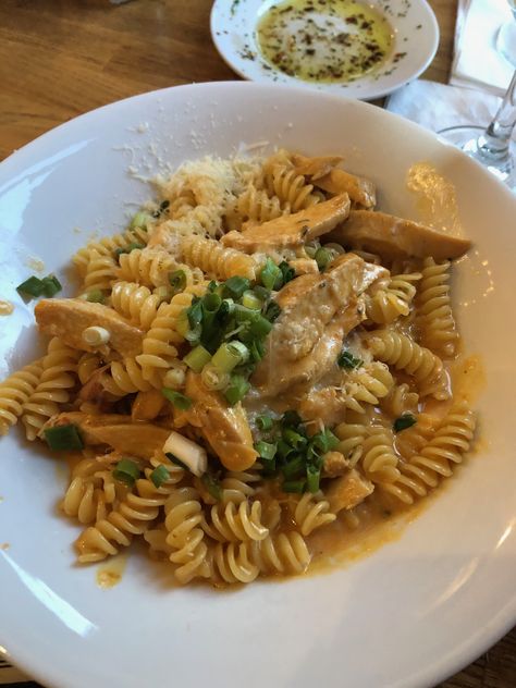 Spicy Chicken Fusilli from Cosimos in Woodbury, NY. This classic Italian restaurant offers delicious pizza, pasta, and calamari to die for! Chicken Fusilli Pasta, Classic Italian Restaurant, Fusilli Pasta, Delicious Pizza, Pasta Dish, Restaurant Offers, Calamari, Pizza Pasta, Spicy Chicken