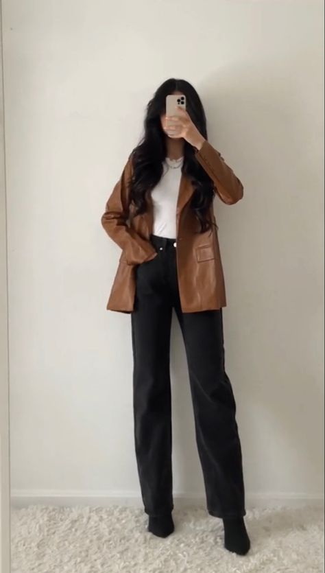 Professional Office, Everyday Fashion Outfits, Classy Work Outfits, Rachel Green, Stylish Work Outfits, Brown Jacket, 90s Style, Fashion Mistakes, Professional Outfits