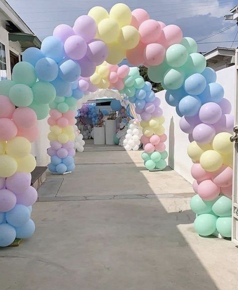 Rainbow Balloon Arch, Black Bowtie, Candy Balloons, Deco Ballon, Pastel Baby Shower, Floral Balloons, Balloon Arches, Pastel Balloons, Party Deco