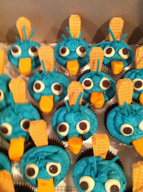 Perry the Platypus cupcakes (Phineas & Ferb) Perry The Platypus Birthday Party, Perry The Platypus Valentines Boxes, Perry The Platypus Cupcakes, Phineas And Ferb Party Ideas, Phineas And Ferb Birthday Cake, Phineas And Ferb Cupcakes, Perry The Platypus, Edible Creations, Heart Food