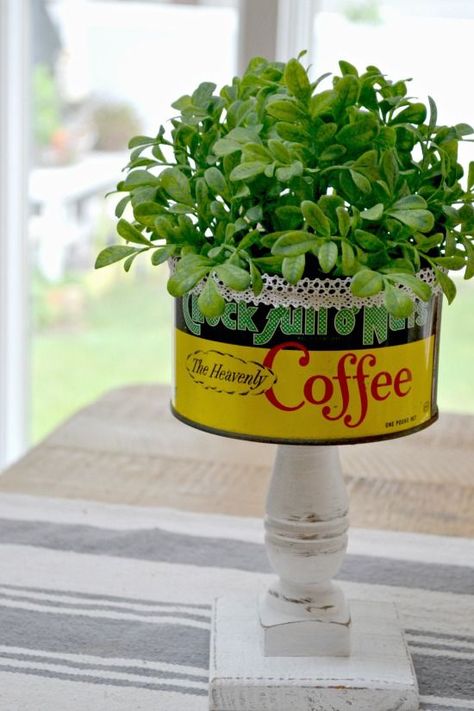 Vintage Coffee Can repurposed pedestal planter using an old headboard.  www.homeroad.net Coffee Can Planter, Repurpose Decor, Coffee Can Crafts, Coffee Meets Bagel, Artsy Projects, Make Your Own Coffee, Vintage Decorating, Cheap Coffee, Altered Tins