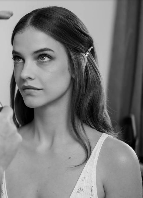 Bridal Hair Down Long Straight, Barbara Palvin Hairstyle, Barbara Palvin Wedding Hair, Barbra Palvin Hair, Barbra Palvin Wedding, Wedding Hairstyle Straight Hair, Clean Wedding Hair, Wedding Hairstyles Aesthetic, Grad Hair Styles