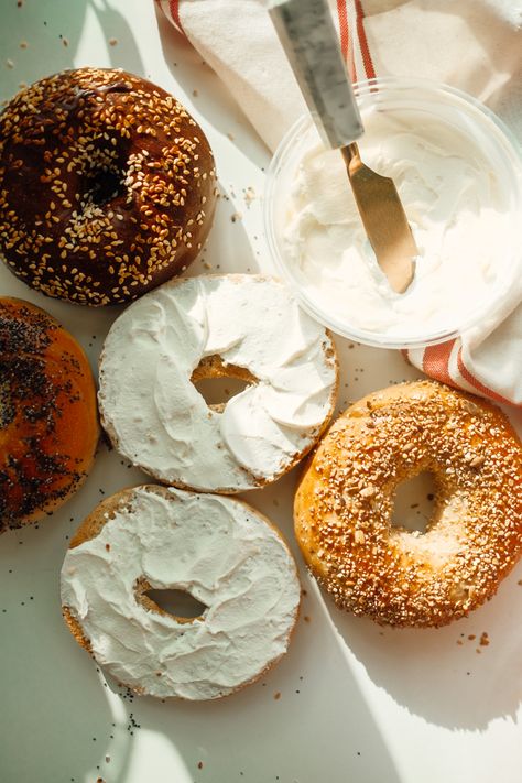 Bagels Cream Cheese, Bagel Pictures, Bagel Aesthetics, Cheese Photoshoot, Aesthetic Bagel, Bagel Photography, Bagels Aesthetic, Bagels And Cream Cheese, Bagel And Cream Cheese