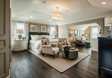 Transitional master bedroom with recessed light and hardwood floor. Transitional Bedroom Design, Traditional Bedroom Design, Bedroom With Sitting Area, Hardwood Floors Dark, Transitional Bedroom, Dark Furniture, Luxury Bedroom Master, Traditional Bedroom, Elegant Home Decor