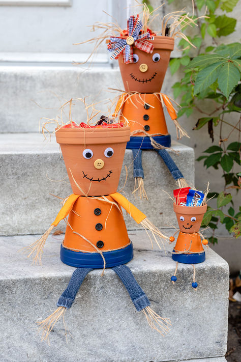 clay pot scarecrows Candy Holder Diy, Diy Scarecrow, Fall Craft, Candy Holder, Halloween Craft, Cub Scouts, Clay Pot, Family Halloween, Fun Family