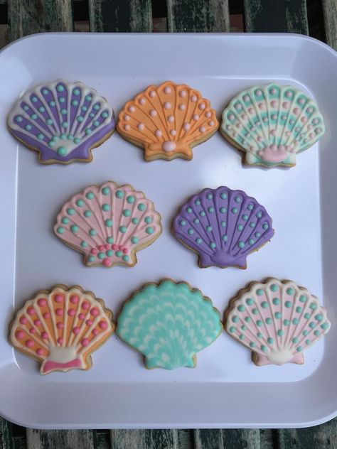 Seashell Cookies Cake Pops, Seashell Cookies Decorated, Mermaid Sleepover, Clam Cookies, Clam Shell Cookies, Sailboat Cookies, Shell Cookies, Seashell Cookies, Mermaid Cookies