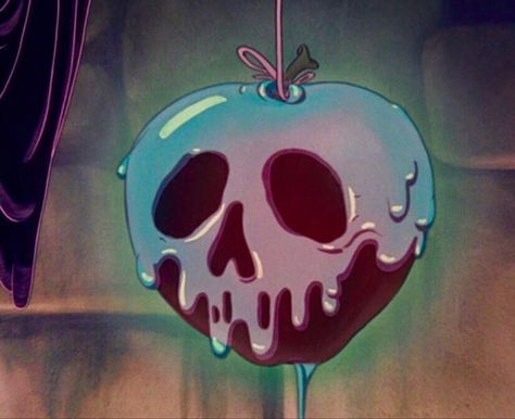 Evil Queen Aesthetic, Snow White Poison Apple, Snow White Apple, Old Disney Movies, Disney Evil Queen, Dark Disney, Queen Aesthetic, Art Disney, Pinturas Disney