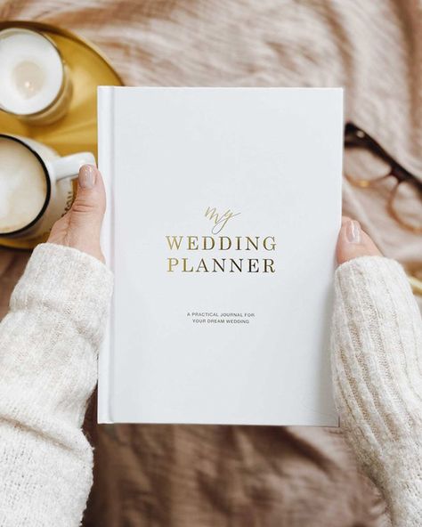 Top 15: How To Select The Ideal Wedding Planner Book ★ wedding planner book luxury my planner Best Wedding Planner Book, Wedding Planner Notebook, Wedding Day Checklist, Wedding Planning Book, Wedding Planner Book, Practical Wedding, Gold Foil Wedding, Luxury Wedding Planner, Wedding Scrapbook