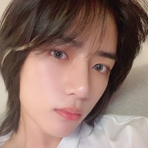 beomgyu. beomgyu txt. beomgyu selca. beomgyu icon. # TAGS #beomgyu #beomgyutxt #beomgyuselca #beomgyuicon Bad Songs, Txt Icon, Filipino Funny, Body Picture, Famous Celebrities, Kpop Memes, Cute Icons, Mood Pics, Favorite Celebrities