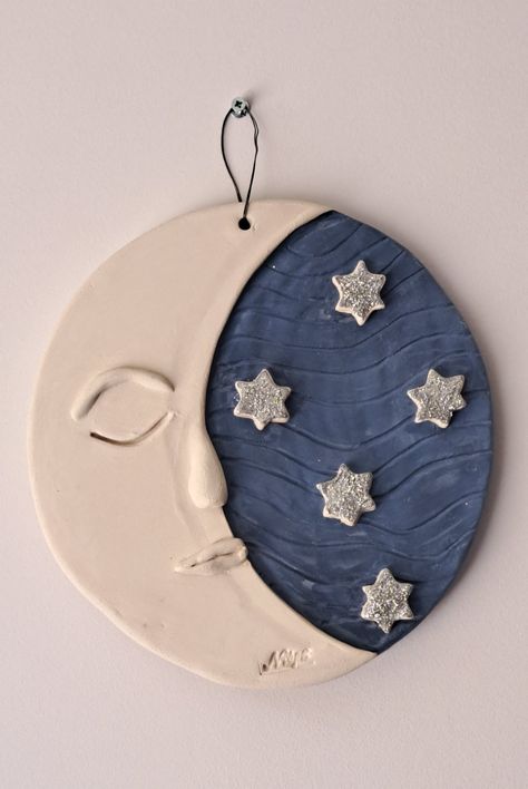 Ceramic Moon Wall Hanging, Ceramic Moon Face, Moon Ceramic Ideas, Moon Clay Art, Air Dry Clay Moon, Moon Ceramics, Moon Pottery, Pottery Sun, Moon Clay