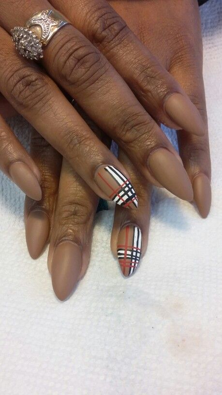 Plaid Almond Nails, Fall Short Nail Colors, Grey Burberry Nails, Burberry Nails Design, Burberry Nails Short, Fall Burberry Nails, Gel Powder Nails, Burberry Nails, November Nail Designs