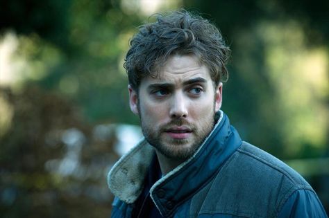 Dustin Milligan, Visual Recipes, Lady In Waiting, Schitt's Creek, Men's Hairstyles, Schitts Creek, Famous Faces, Male Face, Drawing People