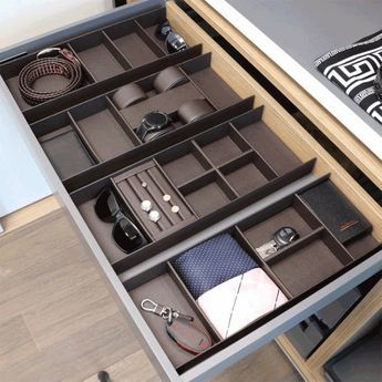 Wardrobe Organiser Ideas, Organiser Ideas, Wardrobe Organiser, Accessories Wardrobe, Organiser Son Dressing, Dressing Room Closet, Furniture Fittings, Dream Closet Design, Walk In Closet Design