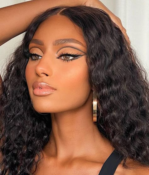 Glamour Makeup, Dark Skin Makeup, Prom Makeup, Long Curly Hair, Glam Makeup, Make Up Ideas, Make Up Looks, Long Curly, Cute Makeup