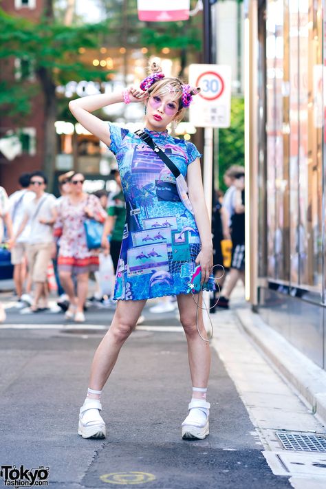 Harajuku Monster Girl w/ HOROSCOPEZ Vaporwave Dress, Gallerie Tokyo Mesh Bag & Platform Glitter Sandals Tokyo Fashion Women, Kawaii Monster Cafe, Tokyo Fashion Street, Vaporwave Fashion, Mode Harajuku, Kawaii Monster, Harajuku Japan, Tokyo Fashion Week, 일본 패션