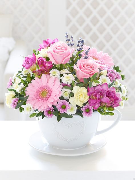 Teacup Flower Arrangements, Teacup Flowers, Small Flower Arrangements, Flower Decorations Diy, Flower Business, Flower Arrangements Simple, Flower Arrangements Diy, Beautiful Flower Arrangements, Deco Floral