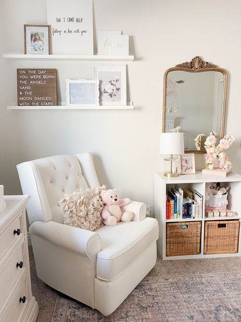 Nursery Reading Corner, Livingroom Ikea, Nursery Reading, Nursery Bookshelf, Rocking Chair Nursery, Nursery Shelves, Nursery Room Design, Girl Nursery Room, Baby Room Inspiration