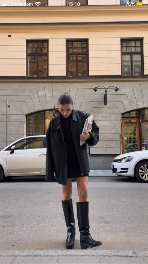 Vagabond Boots Outfit, Black Knee High Boots Outfit Winter, Black Miniskirt Outfits, Berlin Aesthetic Style, Berlin Fashion Streetstyle, Prague Fashion, Nightout Outfit, Autumn Fits, Preppy Girl