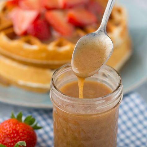 Cinnamon Roll Buttermilk Syrup - Your Cup of Cake Cinnamon Pancake Syrup, Waffle Syrup Ideas, Pancake Sauce Recipe, Cinnamon Roll Syrup, Waffles Blueberry, Breakfast Bits, Banana Cream Cupcakes, Pancake Syrup Recipe, Cup Of Cake