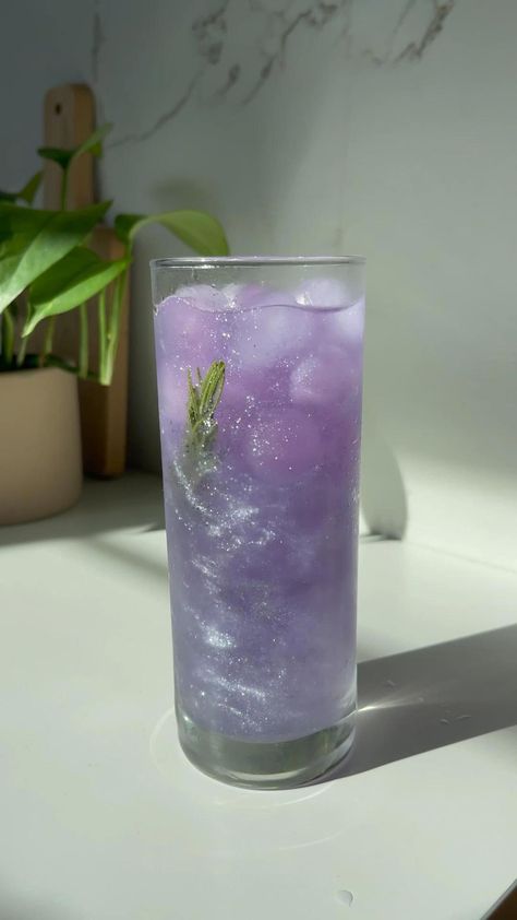 Lavender lemonade, sparkling lemonade, purple lemonade, summer drink, edible glitter, shimmery glitter, summer drink recipes, summer recipe ideas, summer drink inspo, summer party, summer picnic, summer party ideas, home cafe, home cafe inspo, pretty drinks, aesthetic drinks, aesthetic recipes, homemade lemonade, summer lemonade, fancy lemonade, fancy drinks, lemons drinks #HealthyHerbalInfusions Pretty Drinks Aesthetic, Sparkling Lavender Lemonade, Fancy Lemonade, Summer Recipe Ideas, Purple Lemonade, Aesthetic Recipes, Sparkling Lemonade, Purple Drinks, Aesthetic Drinks