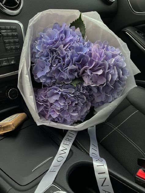 Purple Hydrangea Bouquet, Purple Hydrangea Wedding, Purple Flower Bouquet, Bouquet Purple, Blue Hydrangea Flowers, Purple Hydrangea, Peonies And Hydrangeas, Prettiest Bouquet, Hydrangea Bouquet