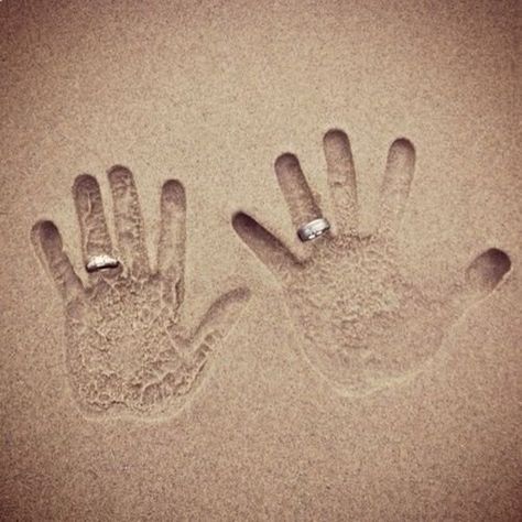 Beach Wedding Photos, Cheap Wedding Rings Sets, Getting Married Abroad, Honeymoon Pictures, Cheap Wedding Rings, Beautiful Beach Wedding, Wedding Promises, Wedding Abroad, Beach Wedding Decorations