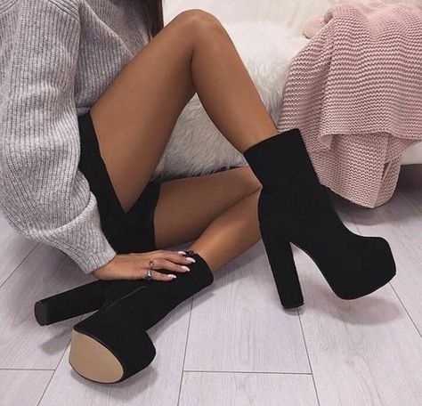 Lady Shop, Hak Tinggi, Cute Shoes Heels, Online Shopping Shoes, Shoes Store, Fancy Shoes, Aesthetic Shoes, Fashion Heels, Pretty Shoes