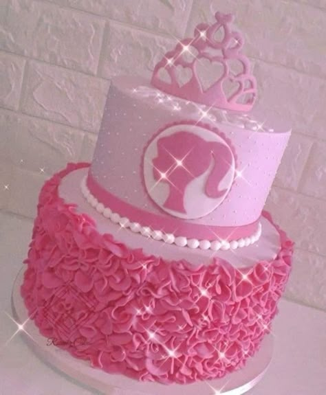 Barbie Birthday Party Desserts, Barbie 2nd Birthday Cake, Pink Birthday Cake Barbie, Barbie 1st Birthday Cake, Barbie Themed Birthday Party Cake, 25th Barbie Birthday Party, Barbie Birthday Party Aesthetic, Barbie Cake Table Ideas, Barbie Aesthetic Cake