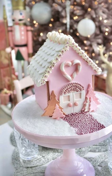 Clay Pastries, Pink Wonderland, Gingerbread House Parties, Gingerbread House Designs, Gingerbread Party, Gingerbread House Cookies, Gingerbread House Decorations, Cake Name, Pink Christmas Decorations