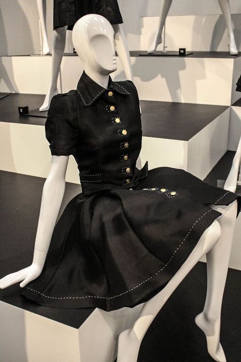 Chanel Black Dress, Mode Inspo, 가을 패션, Chanel Black, Elegant Outfit, Coco Chanel, Look Chic, Couture Fashion, I Dress