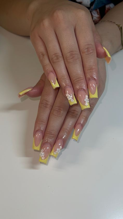 Yellow Nails For Quince, Yellow French Nail Designs, Yellow Nail Sets Acrylic, Acrylic Nail Designs Yellow French Tip, Yellow Nails With Pearls, Yellow French Tip Nails With Design, Yellow 3d Nails, Yellow Homecoming Nails, Guatemalan Nails