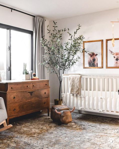 15 Inspiring Gender-Neutral Nurseries / Photo from @nest.out.west #nurseryinspiration #genderneutralnursery #nursery #nurserydecor #nurseryroom #nurserystyle #childrensroom #nurserystyling #nurseryideas #babyroomideas #babyroominspiration #nurseryinspo Nursery Design Neutral, Red Nursery, Neutral Nurseries, High Curtains, Room Boy, Woodland Nursery Theme, Baby Room Inspiration, Nursery Room Inspiration, Grey Nursery