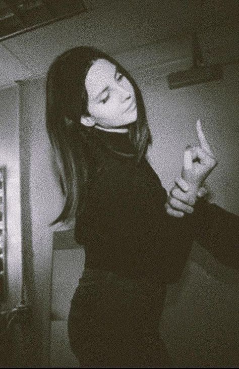 Lana Del Rey, Lana Feel Rey Wallpaper, Lana Del Rey Ciggarates Aesthetic, Aesthetic Lana Del Rey Wallpaper, Lana Del Rey Aesthetic Vintage, Lana Del Rey Aesthetic Wallpaper, Lana Del Ray Aesthetic, Lana Del Rey Vintage, Lana Aesthetic